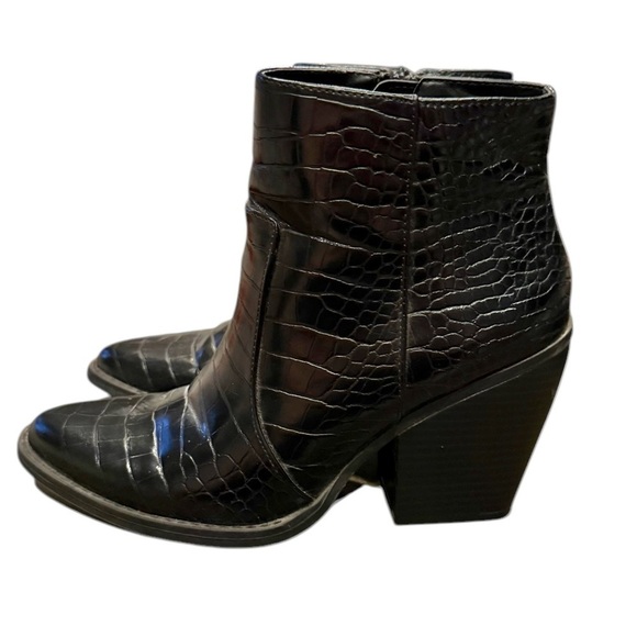 Madden Girl KICCK Croc Black Booties Faux Leather Ankle Chunky Heel Size 10 - Picture 1 of 5